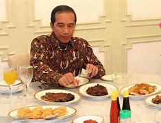 Pak Jokowi Makan Soto